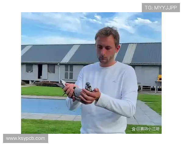 哈维西蒙斯的崛起与未来展望：年轻球员如何在足球界书写传奇