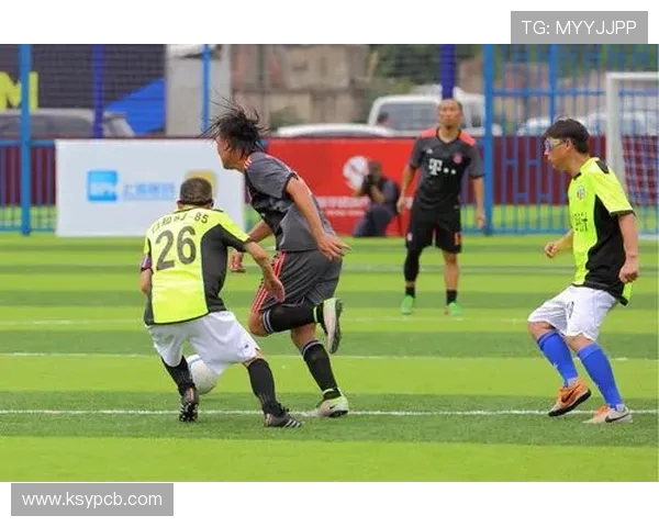 岐阜足球队迎战横滨FC展现激情对决的精彩瞬间